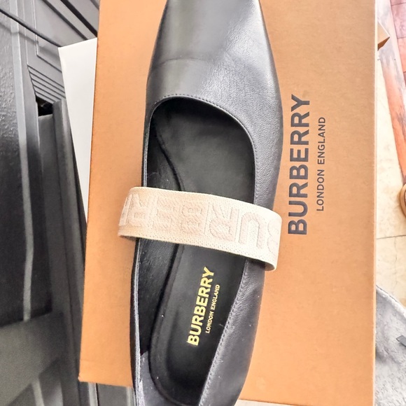 Burberry Shoes - Burberry Black and Beige Women's Flats